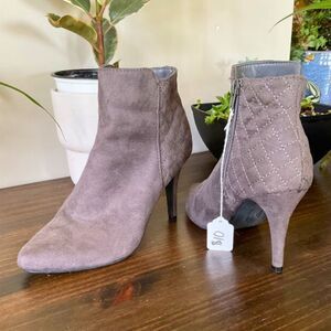 Women's Dexflex Comfort Grey Ankle Boot (7.5)